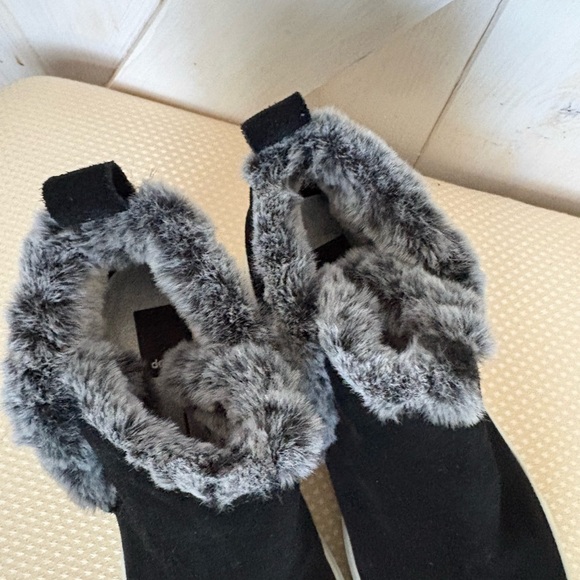 Dolce Vita Black Faux Fur Lined Sneakers 6.5 - Picture 6 of 7